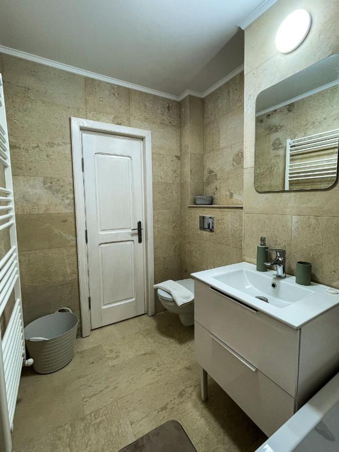 Tudor'S Mountain Retreat Campina Bagian luar foto