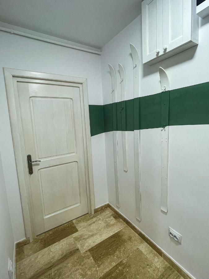 Tudor'S Mountain Retreat Campina Bagian luar foto