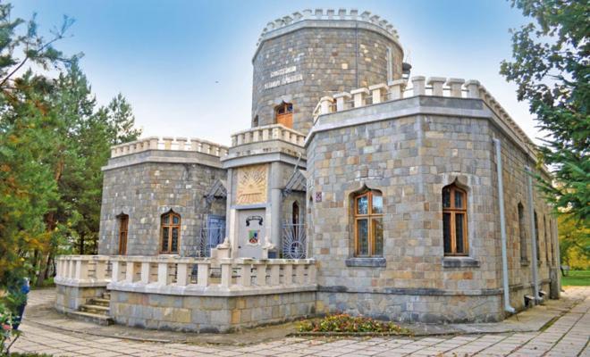 Tudor'S Mountain Retreat Campina Bagian luar foto